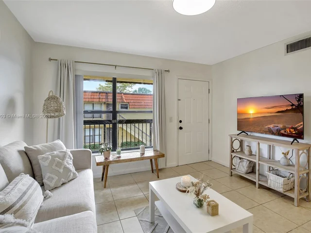 561 NW 100th Pl # 201, Pembroke Pines FL 33024