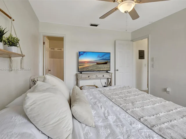 561 NW 100th Pl # 201, Pembroke Pines FL 33024