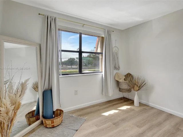 561 NW 100th Pl # 201, Pembroke Pines FL 33024