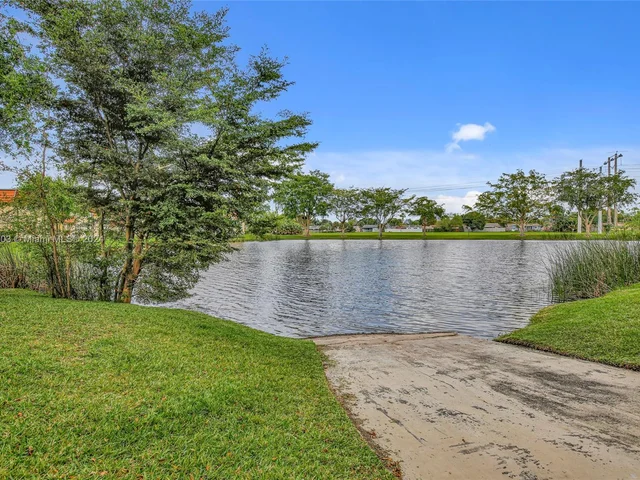 561 NW 100th Pl # 201, Pembroke Pines FL 33024