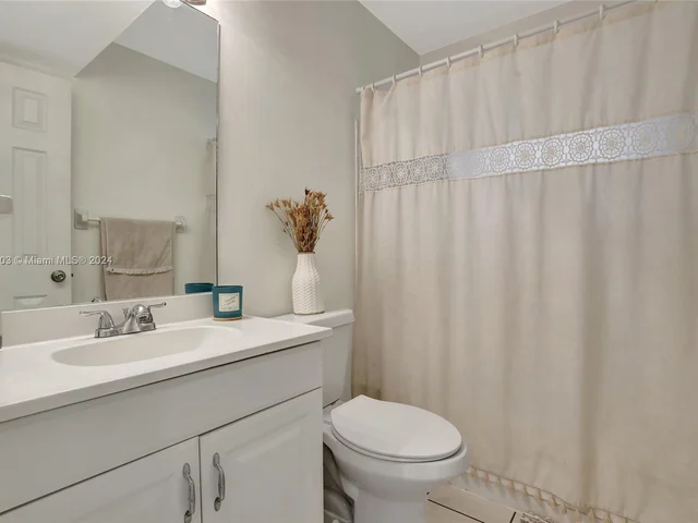 561 NW 100th Pl # 201, Pembroke Pines FL 33024