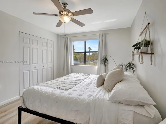 561 NW 100th Pl # 201, Pembroke Pines FL 33024