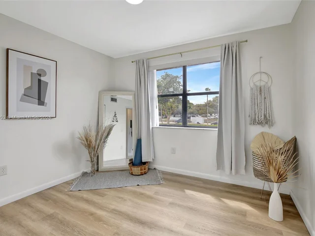 561 NW 100th Pl # 201, Pembroke Pines FL 33024