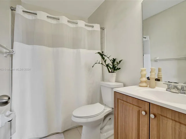 561 NW 100th Pl # 201, Pembroke Pines FL 33024