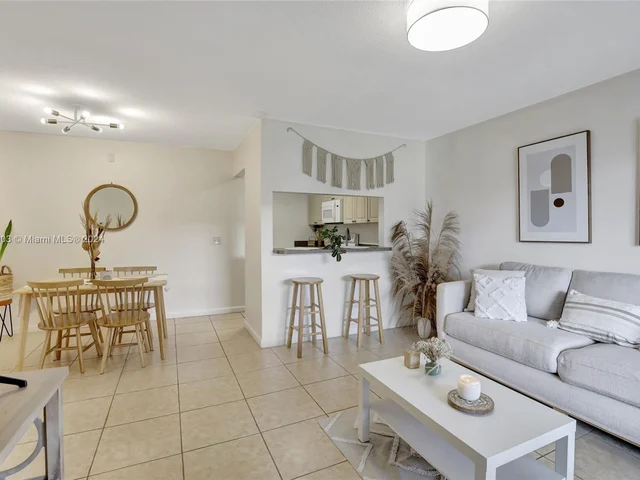 561 NW 100th Pl # 201, Pembroke Pines FL 33024