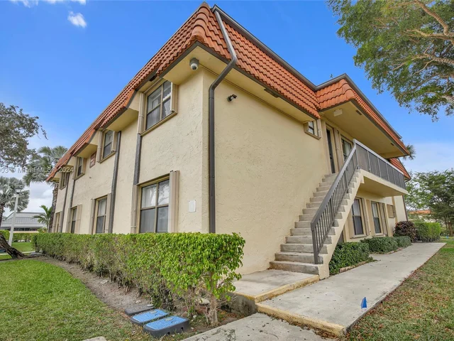561 NW 100th Pl # 201, Pembroke Pines FL 33024