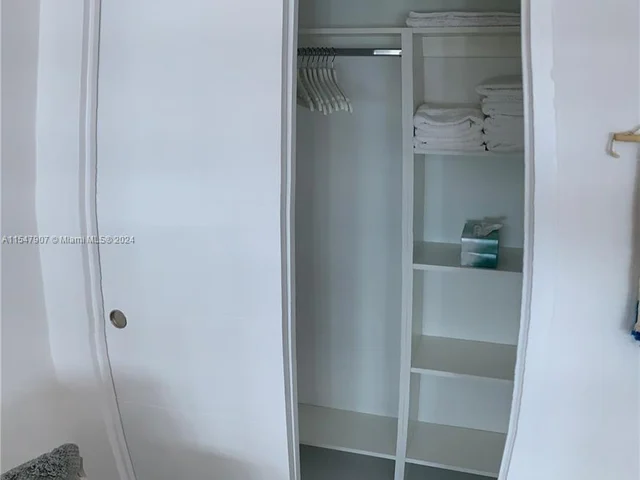 5445 Collins Ave # 1520, Miami Beach FL 33140