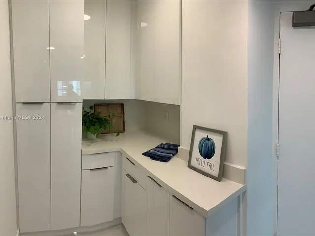 5445 Collins Ave # 1520, Miami Beach FL 33140