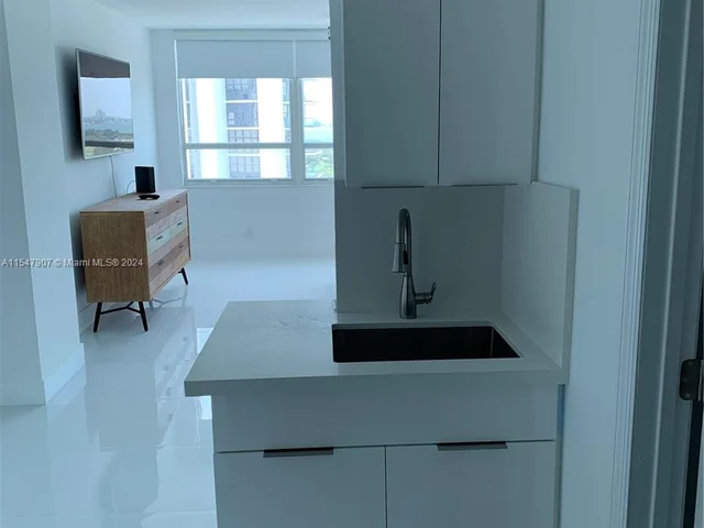 5445 Collins Ave # 1520, Miami Beach FL 33140