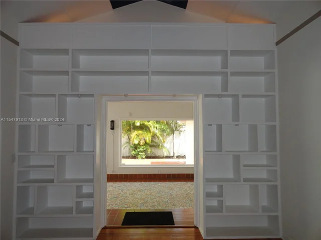 4729 NE 1st Ave, Miami FL 33137