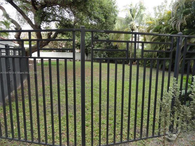 4729 NE 1st Ave, Miami FL 33137