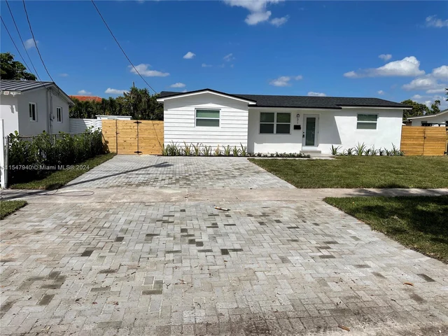 31 E 52nd Pl, Hialeah FL 33013