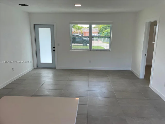 31 E 52nd Pl, Hialeah FL 33013