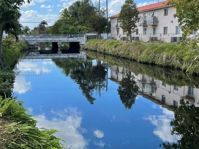 31 E 52nd Pl, Hialeah FL 33013