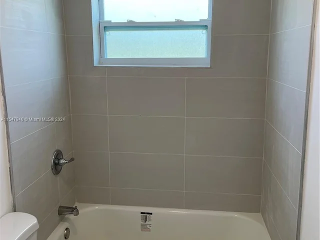 31 E 52nd Pl, Hialeah FL 33013