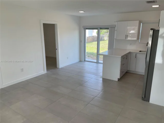 31 E 52nd Pl, Hialeah FL 33013