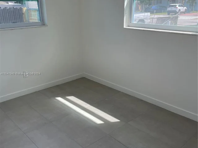 31 E 52nd Pl, Hialeah FL 33013