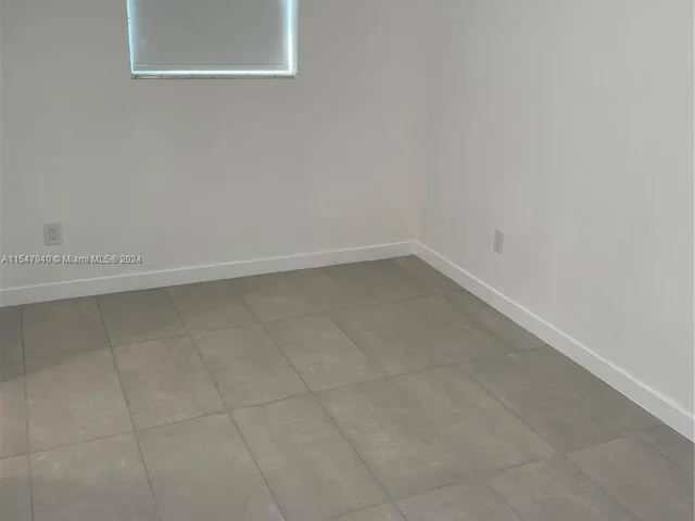 31 E 52nd Pl, Hialeah FL 33013