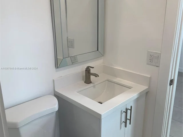 31 E 52nd Pl, Hialeah FL 33013