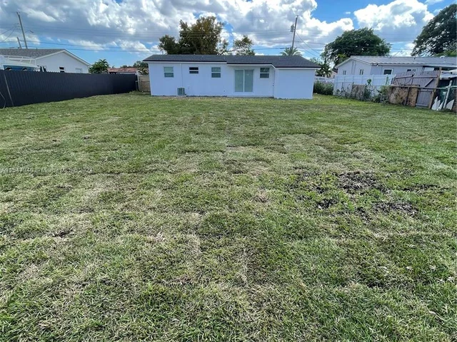 31 E 52nd Pl, Hialeah FL 33013