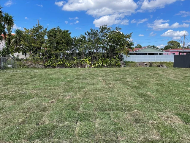 31 E 52nd Pl, Hialeah FL 33013