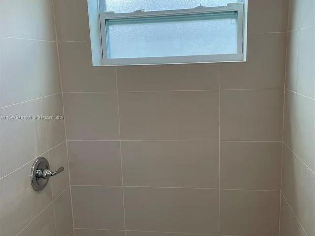 31 E 52nd Pl, Hialeah FL 33013