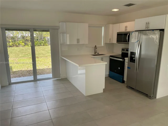 31 E 52nd Pl, Hialeah FL 33013