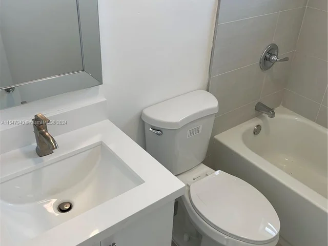 31 E 52nd Pl, Hialeah FL 33013