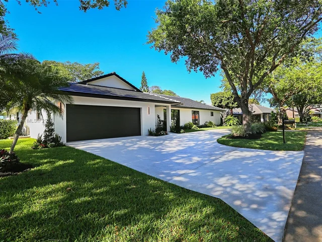 13060 NW 1st St, Plantation FL 33325