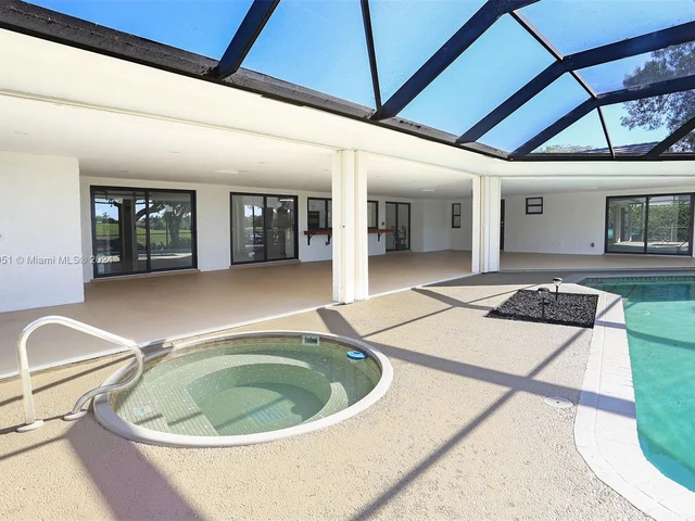 13060 NW 1st St, Plantation FL 33325