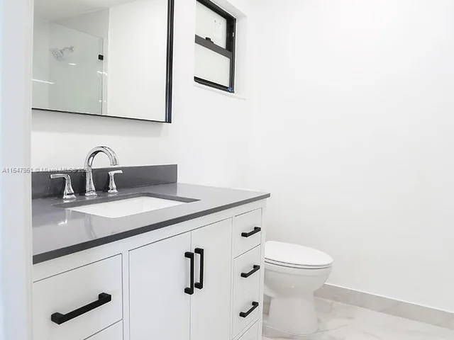 13060 NW 1st St, Plantation FL 33325