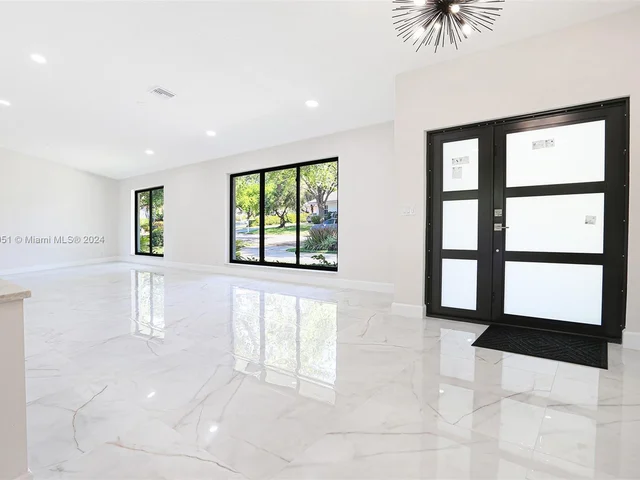 13060 NW 1st St, Plantation FL 33325