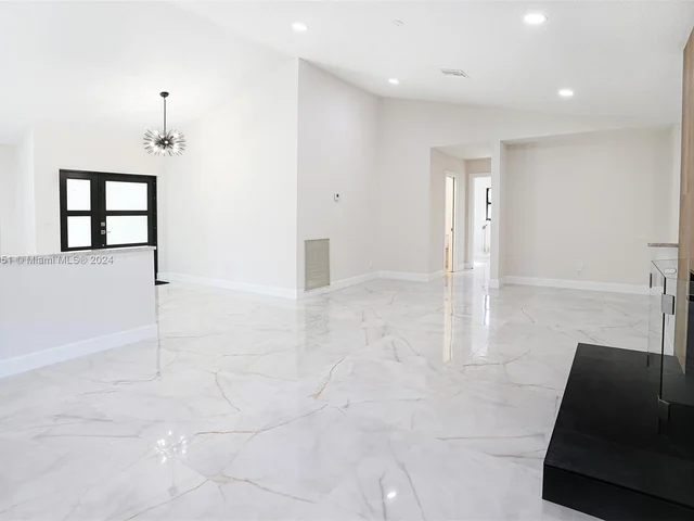 13060 NW 1st St, Plantation FL 33325