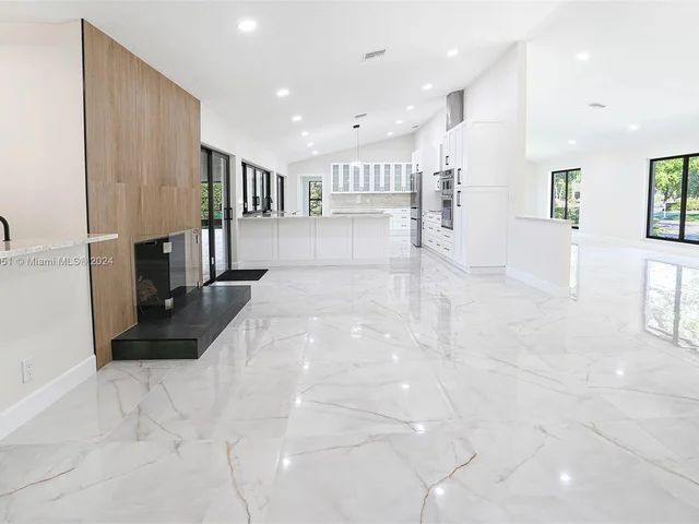 13060 NW 1st St, Plantation FL 33325