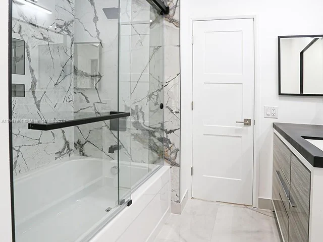 13060 NW 1st St, Plantation FL 33325