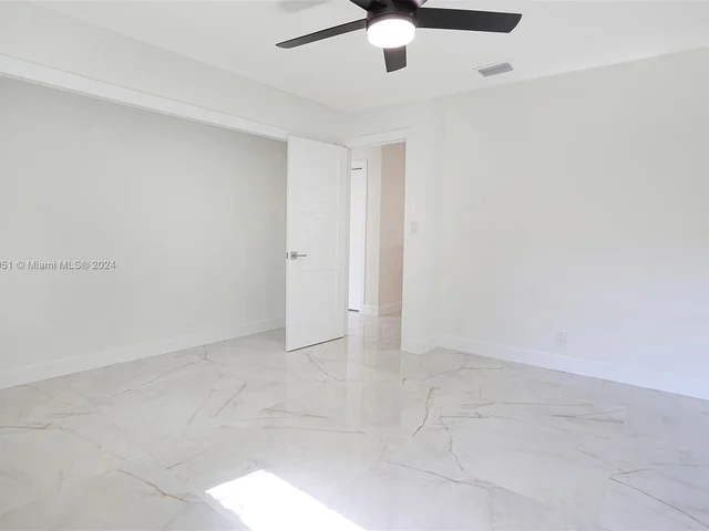 13060 NW 1st St, Plantation FL 33325