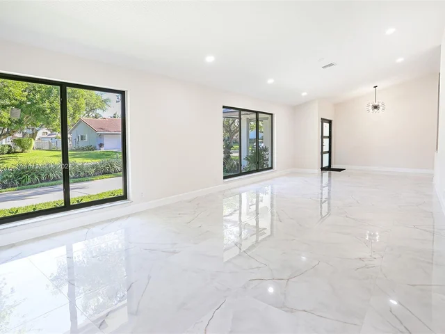 13060 NW 1st St, Plantation FL 33325