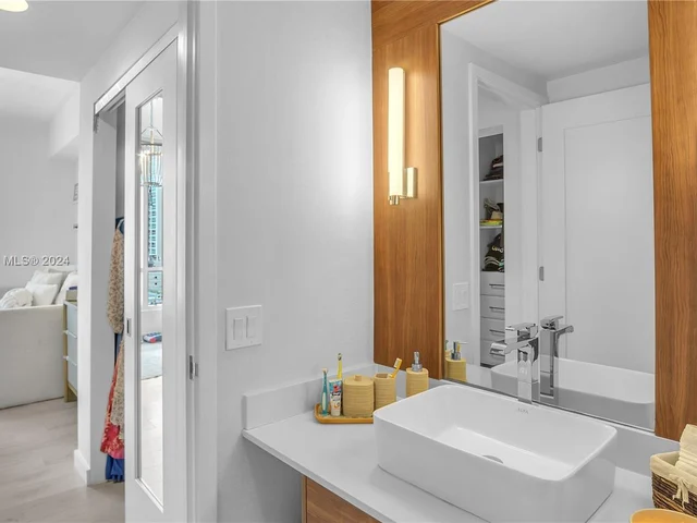 601 NE 27th St # 1108, Miami FL 33137