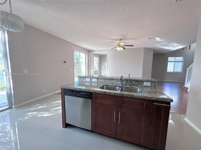 6533 Sandpiper Dr, Coconut Creek FL 33073