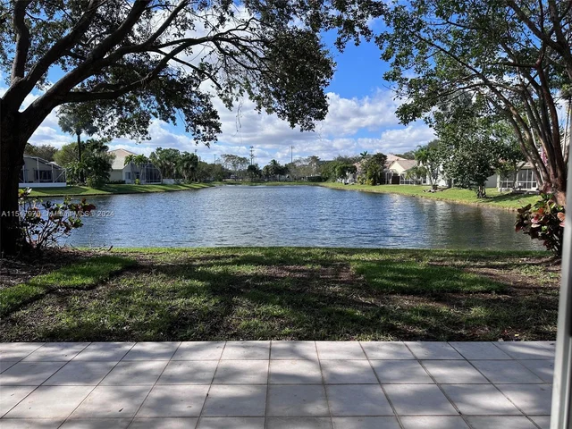 6533 Sandpiper Dr, Coconut Creek FL 33073