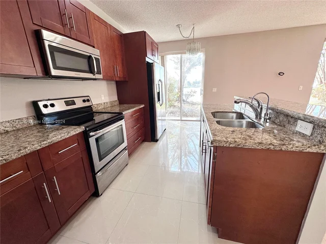 6533 Sandpiper Dr, Coconut Creek FL 33073