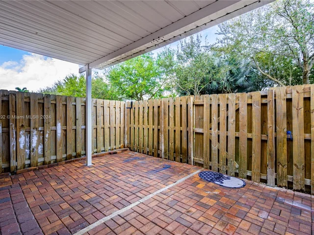 3385 SE 1st St, Homestead FL 33033