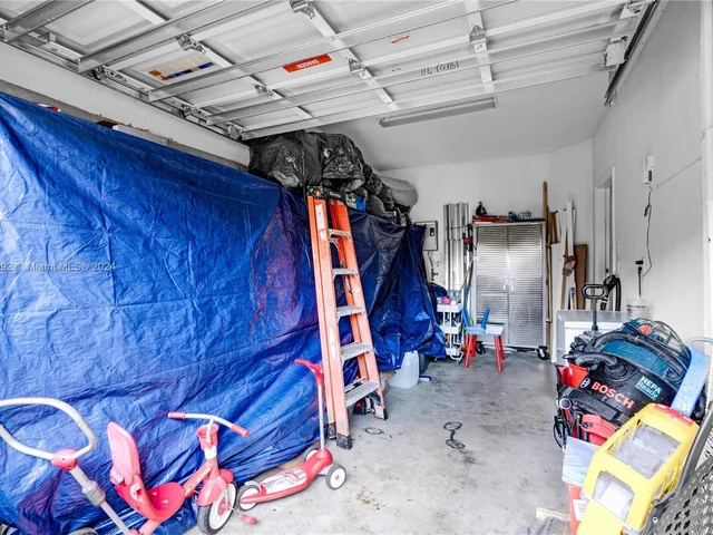 3385 SE 1st St, Homestead FL 33033