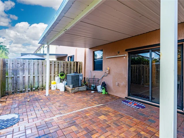 3385 SE 1st St, Homestead FL 33033