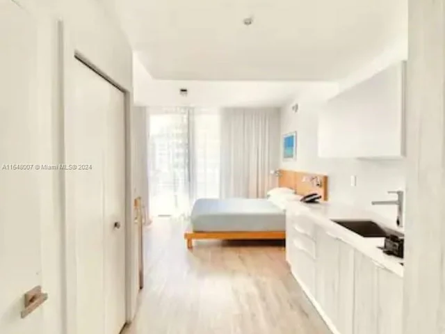 6080 Collins Avenue, Miami Beach FL 33140