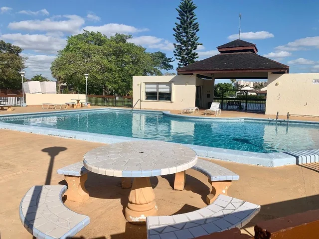 487 NW 98th Ct # 487, Miami FL 33172