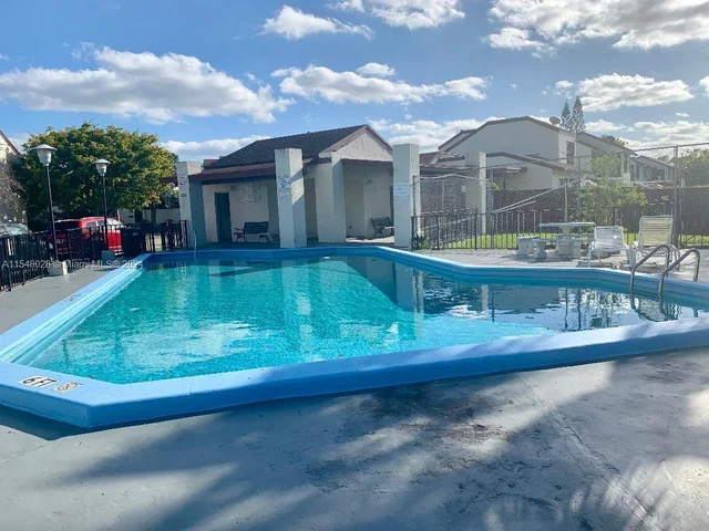 487 NW 98th Ct # 487, Miami FL 33172