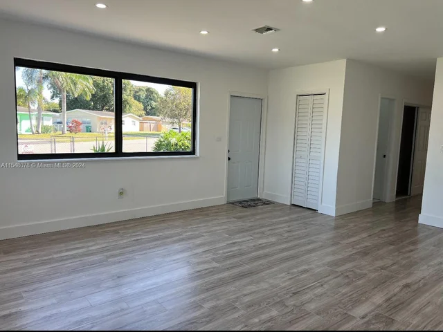 3950 NW 168th Ter, Miami Gardens FL 33055