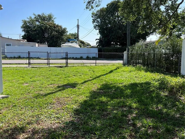 3950 NW 168th Ter, Miami Gardens FL 33055