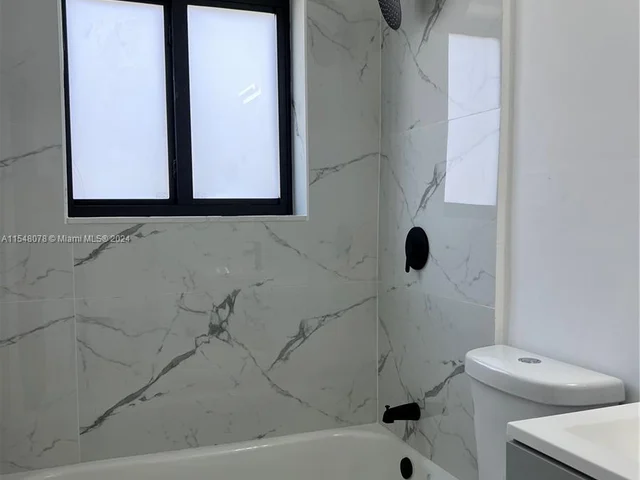 3950 NW 168th Ter, Miami Gardens FL 33055